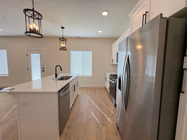 Building Photo - Brand New Home Avalible