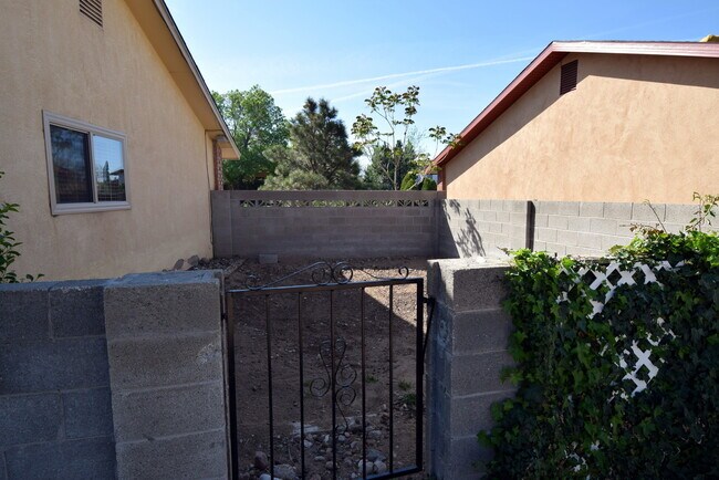 Building Photo - Pristine NE Home! NEW KITCHEN LA CUEVA S.D...