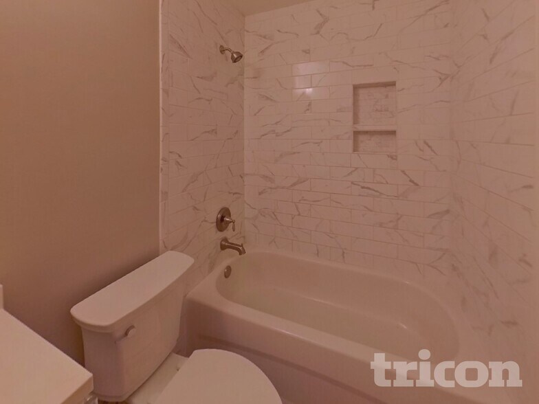 Building Photo - 245 Bentley Way