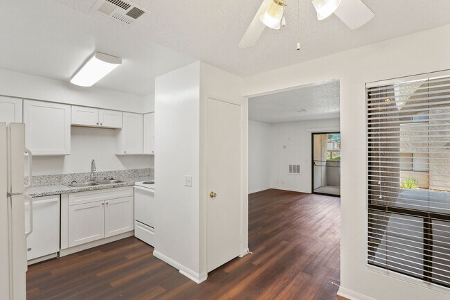 Building Photo - 3151 N Soaring Gulls Dr