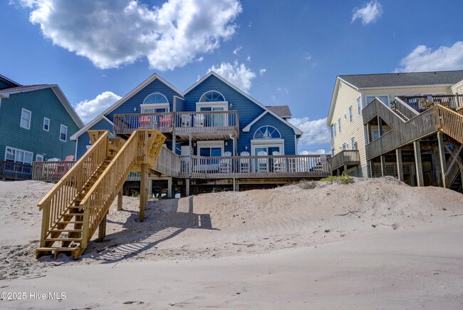 Building Photo - 3946 Island Dr