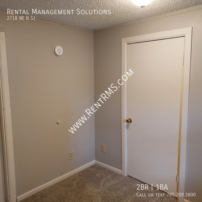 Building Photo - 2718 NE B St