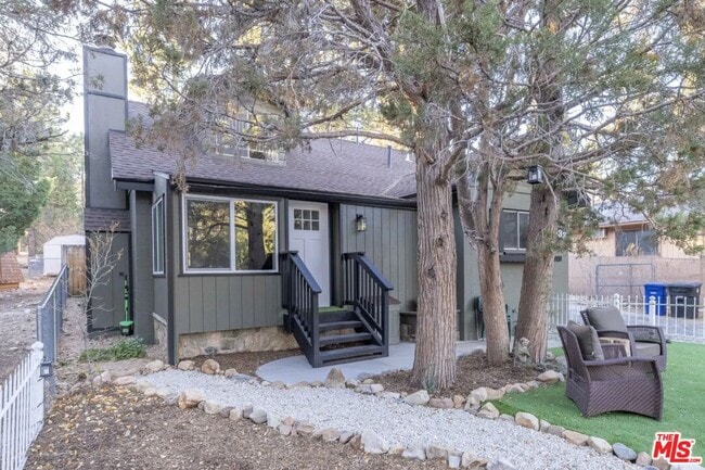 Building Photo - 333 Downey Dr