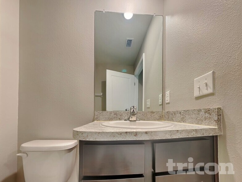Building Photo - 7846 Broad Pointe Dr