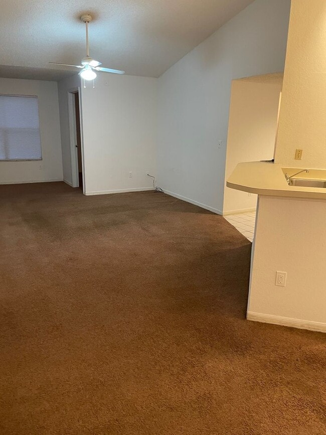 Building Photo - Venetian place two bedroom Condo