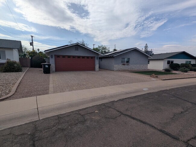 Building Photo - 2314 N 64th Pl