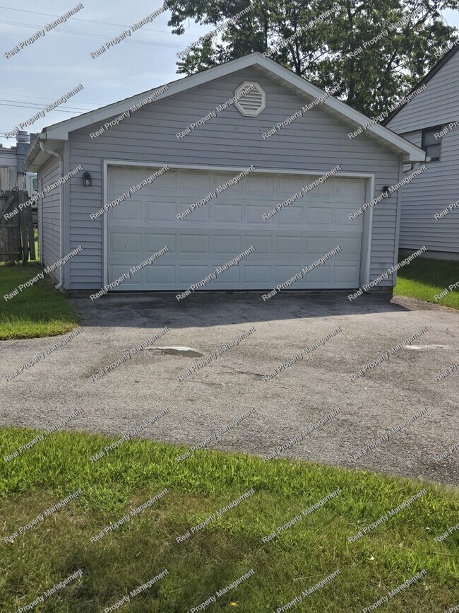Building Photo - 3733 W 80th Ave