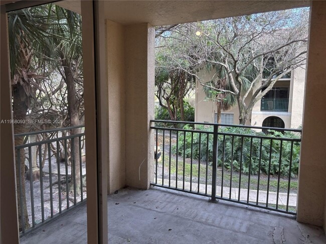 Building Photo - 2433 Centergate Dr