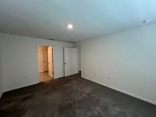 Building Photo - 4 Bedroom, 2 Bathroom Home in the Highly D...