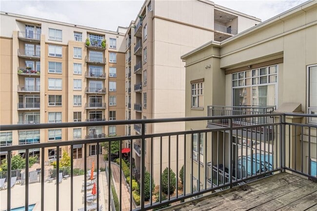 Building Photo - 711 Cosmopolitan Dr NE