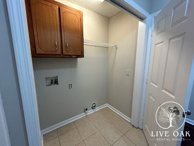 Building Photo - 220 Jamey Ln