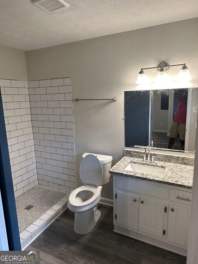 Building Photo - 6322 W Fayetteville Rd