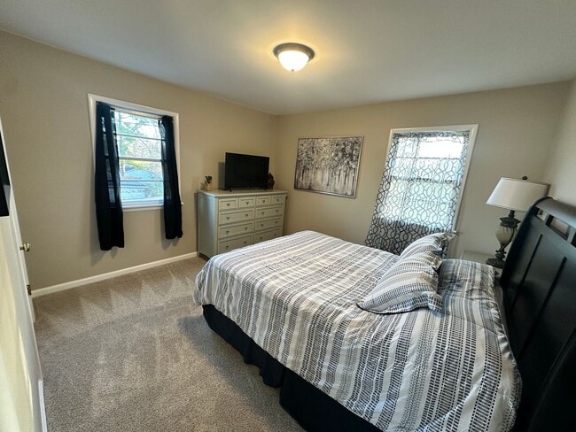 Building Photo - Fully Furnished House in Benton City Limits