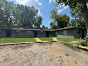 Building Photo - 32nd Place Apartments