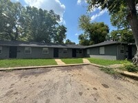 Building Photo - 32nd Place Apartments