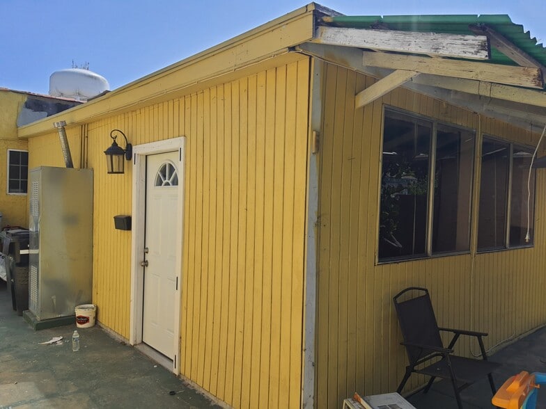 Building Photo - 2647 Independence Ave