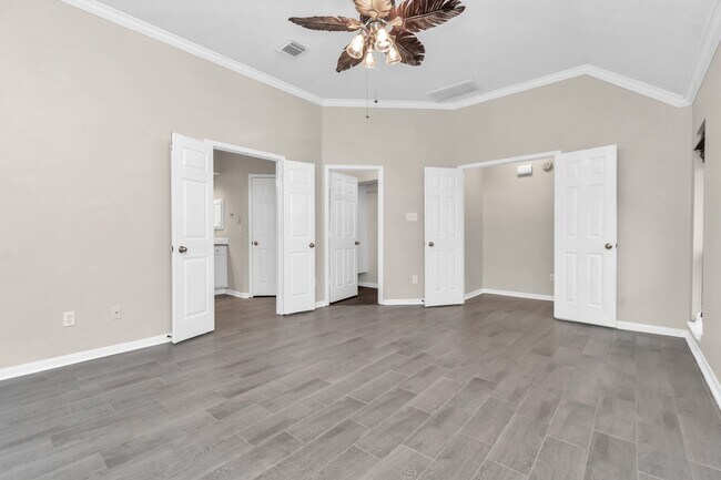 Building Photo - 1715 Parkview Ln