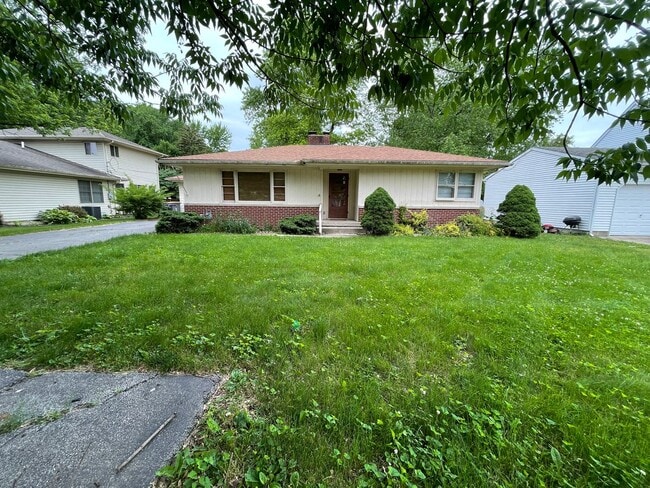 Building Photo - 3 Bedroom House Close to Ross-Ade and Mackey