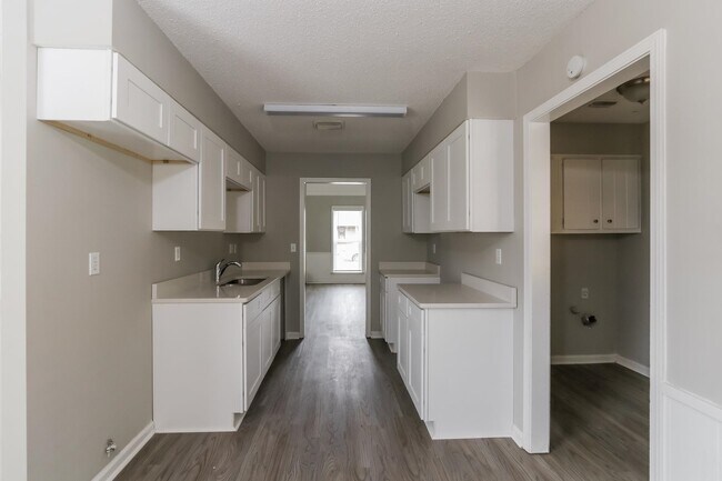 Building Photo - 4652 Benoit Dr