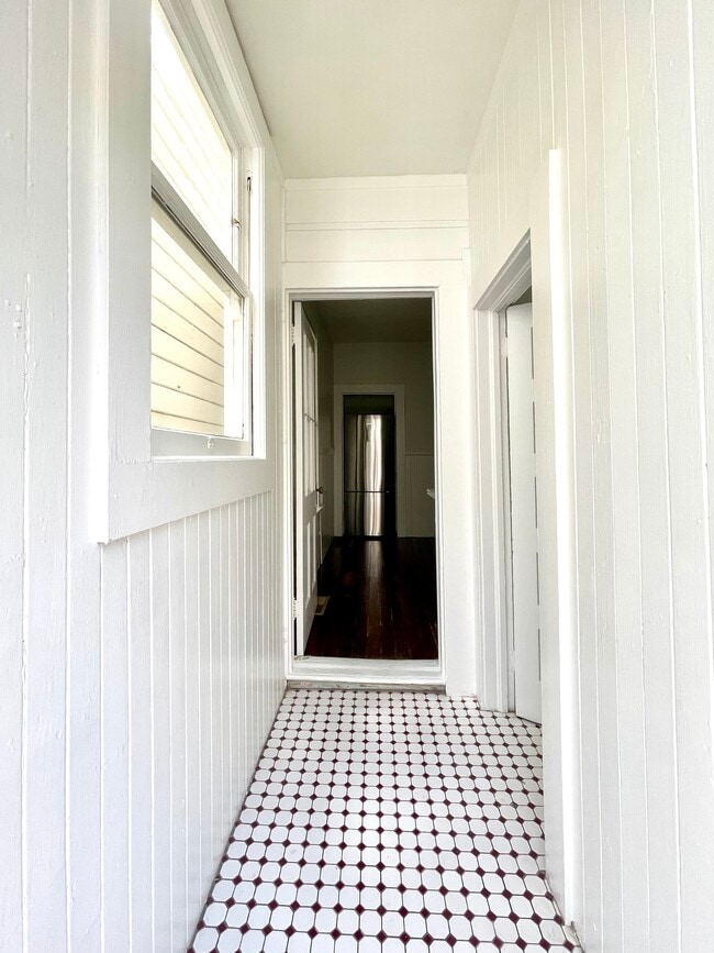 Building Photo - 34 Abbey St