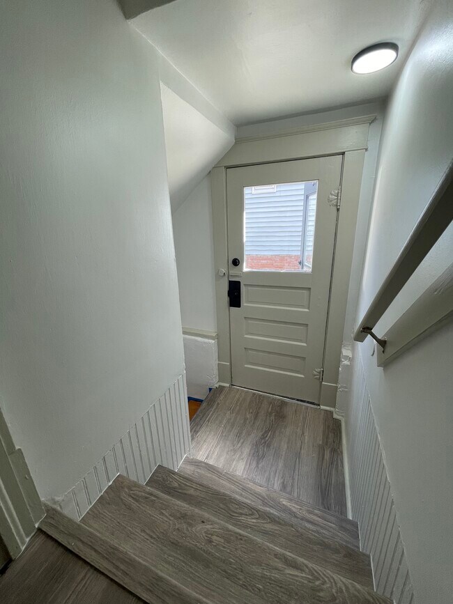 Basament staircase - 10212 Plymouth Ave