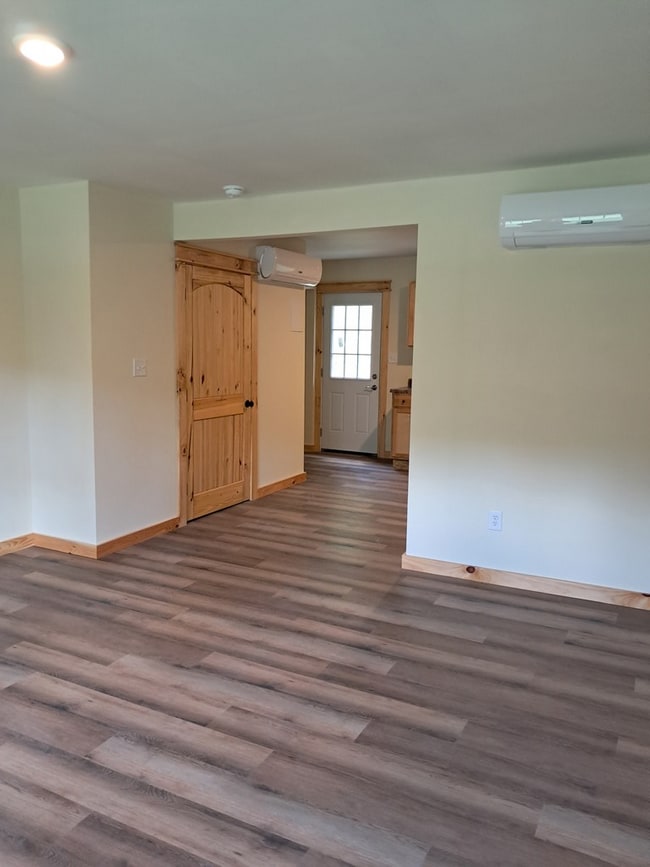 Building Photo - 315 #6 Sulphur Springs Rd