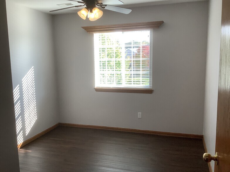 Building Photo - 1057 Kennedy Dr