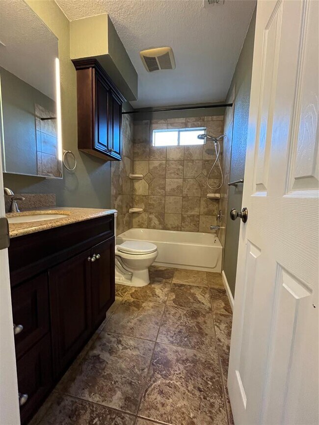 Building Photo - 5906 Green Acres