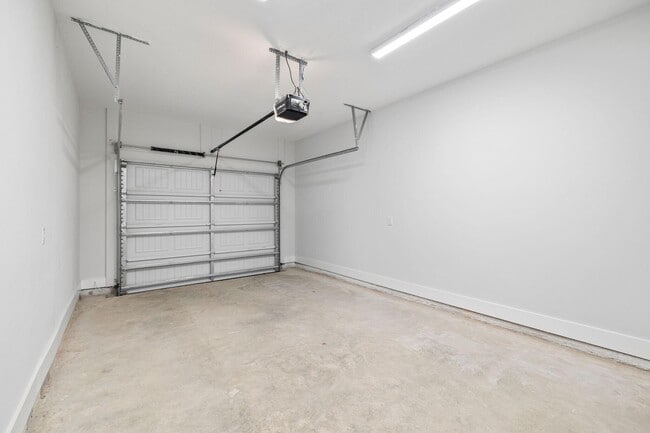 Building Photo - 25 Alexander Way