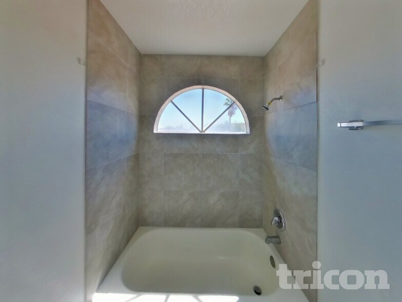 Building Photo - 6842 N 78th Ave