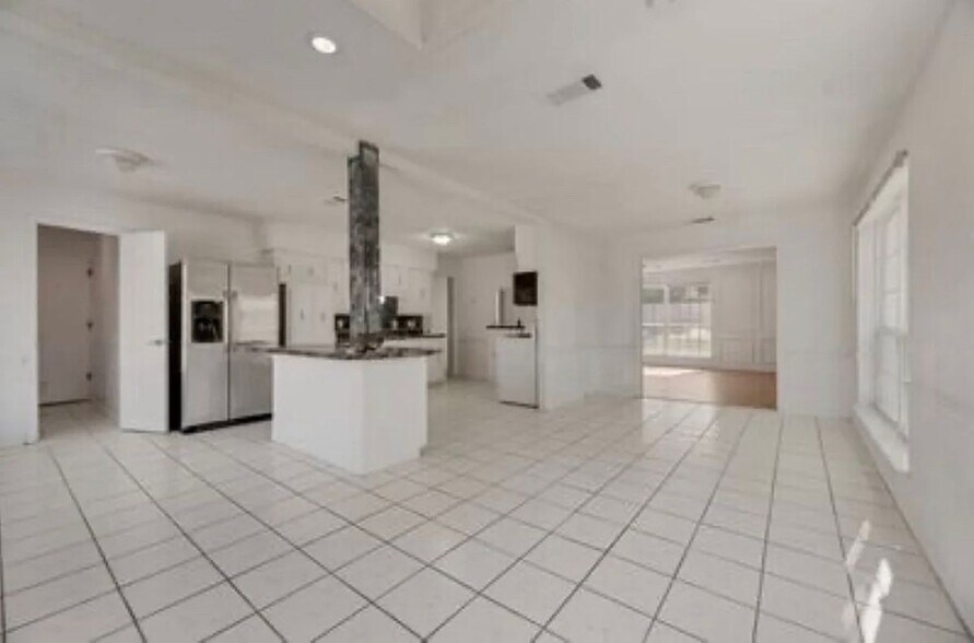 Building Photo - 611 Wilson Ct