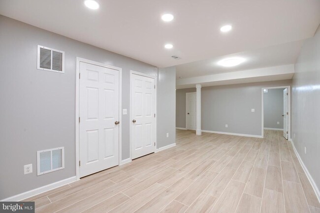 Building Photo - 11932 Blue Violet Way