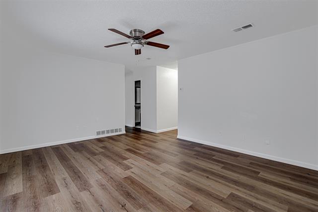 Building Photo - 207 Stefanie St