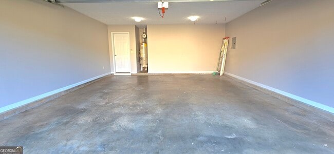 Building Photo - 1055 Livery Cir