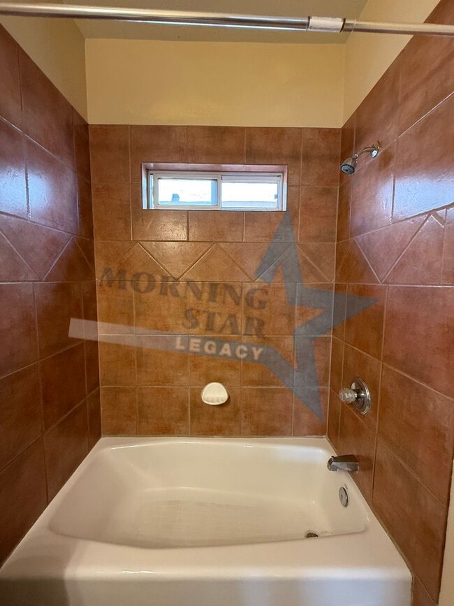 Building Photo - Cute Townhouse in Desirable Area- Close to...