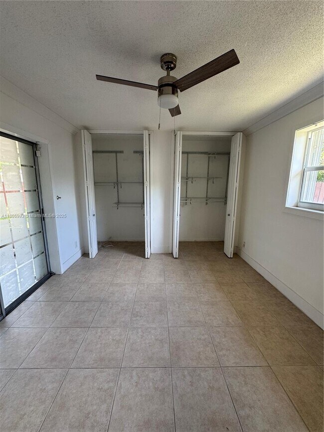 Building Photo - 5122 SW 92nd Terrace