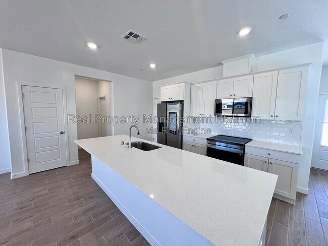 Building Photo - 883 Fruitwood Ave