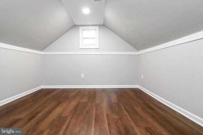 Building Photo - 6621 Hallwood Ave