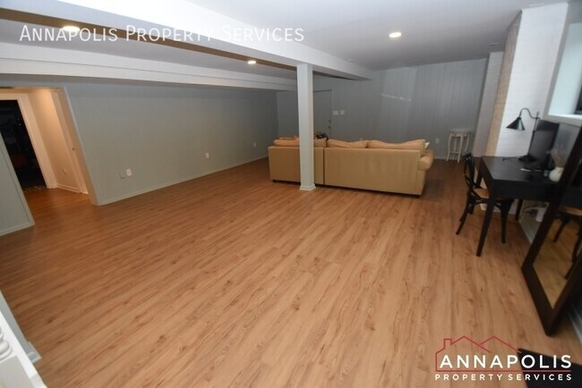 Building Photo - 364 Dun Robbin Dr