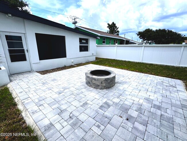 Building Photo - 3263 S Peninsula Dr