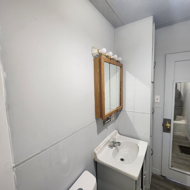 Building Photo - 614 N Griffin St