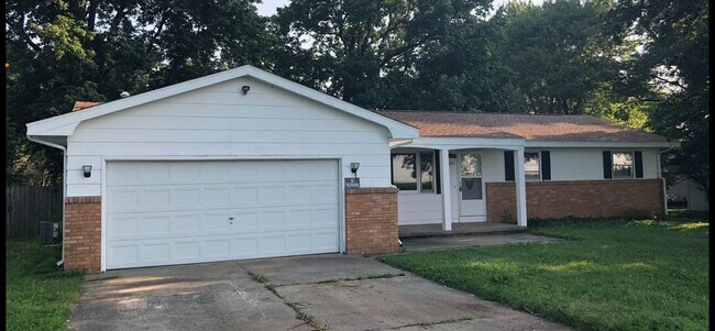Primary Photo - 606 E Benham St