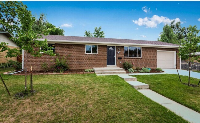 Building Photo - Modern 3 Bedroom 1 Bath Near Downtown Longmont!
