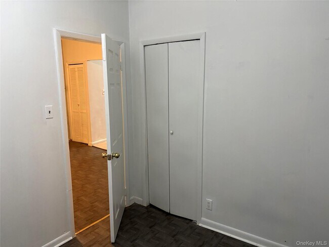 Building Photo - 121 Linden St