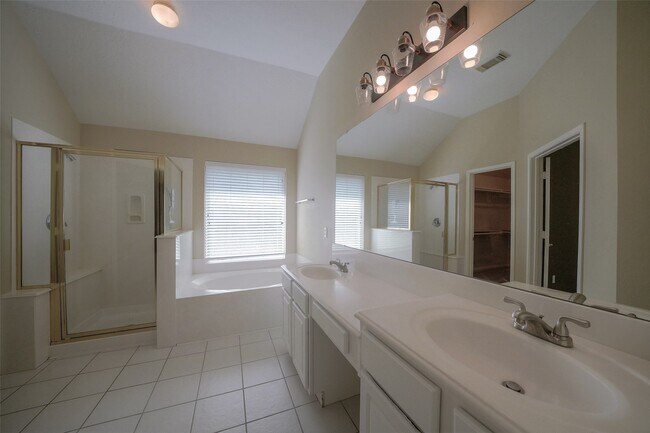Building Photo - 39 Belcarra Pl