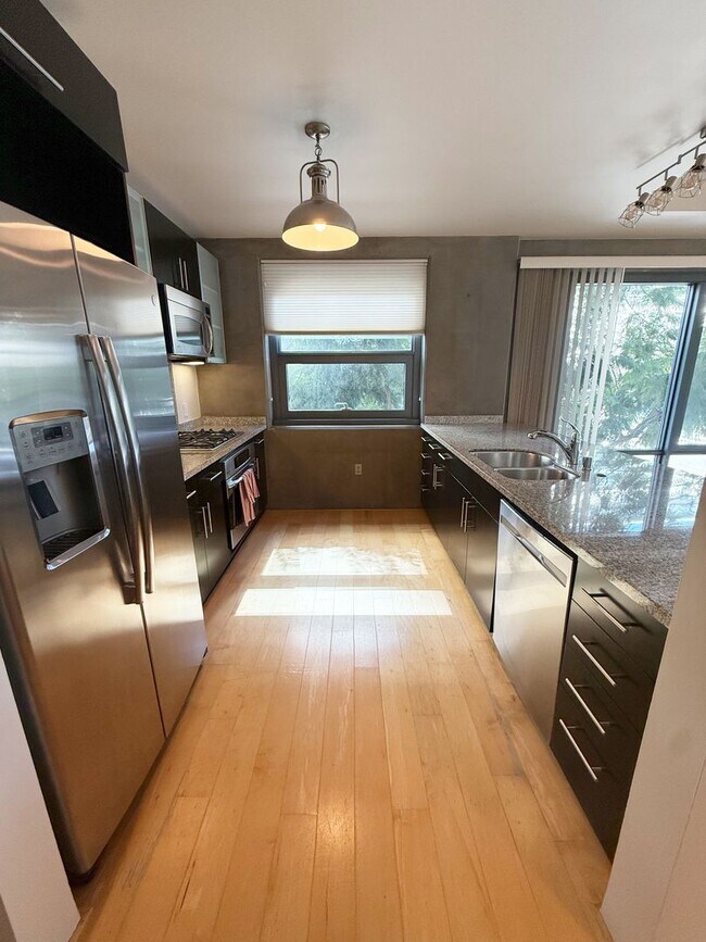 Building Photo - 2 Bed/2 Bath Condo at Aperture in Little I...