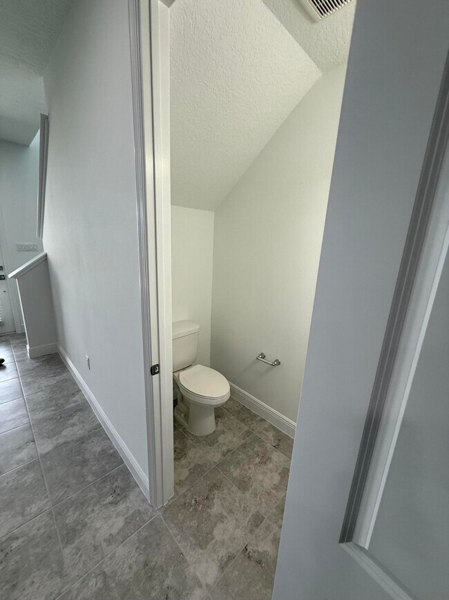 Building Photo - 4718 Longwood Lk Sq