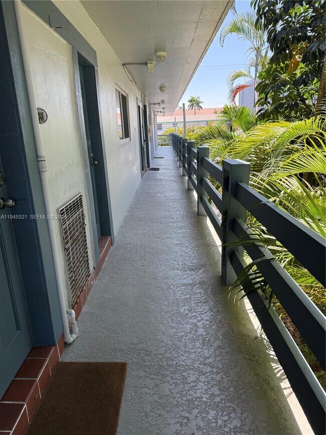 Building Photo - 1535 SE 15th St