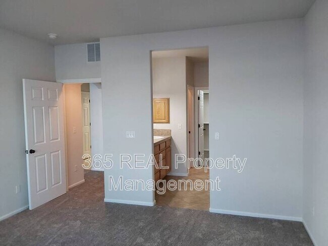 Building Photo - 1561 Pelican Lakes Point