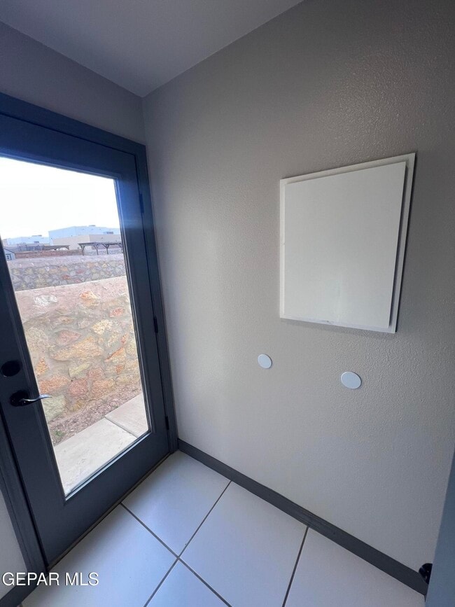 Building Photo - 807 HC Gilbert Minjares Dr